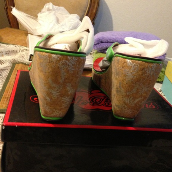 Shoes - Picture 3 of 4