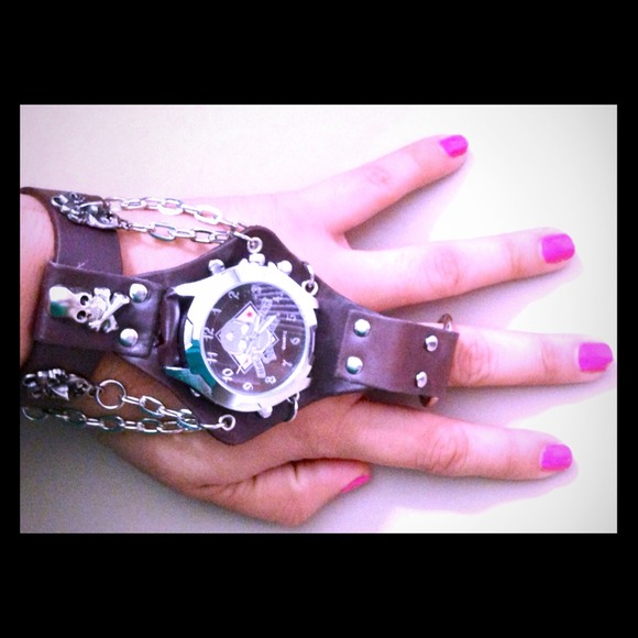 💀Watch💀 reserved for @brook2look💕