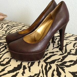 ❗SOLD❗New Brown Guess Pumps!