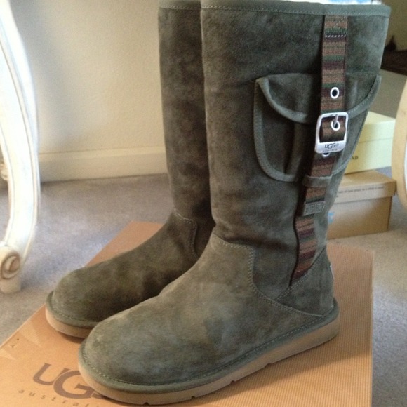 Awesome UGGS!! (Worn once)