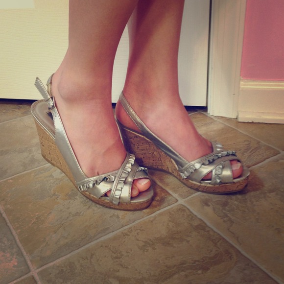 Silver wedge heels. It does not fit me anymore :(