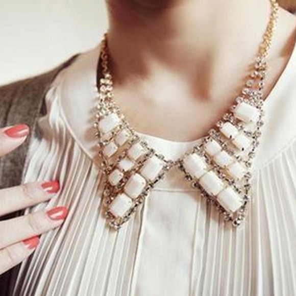 Collar necklace