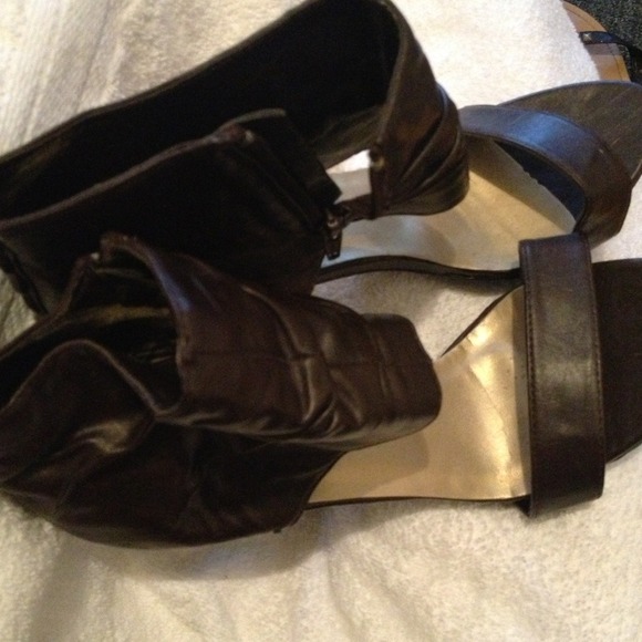 Shoes - Picture 4 of 4