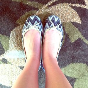 Nice navy chevron flats!