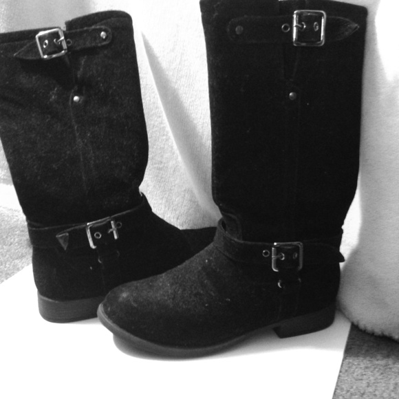 Mid calf suede black boots