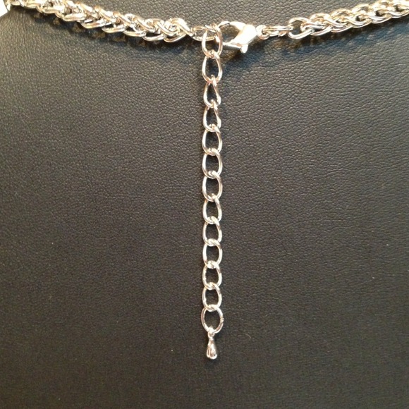 ⚠⚠SALE NWT Beautiful Adjustable Butterfly Necklace - Picture 3 of 3