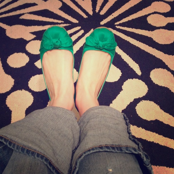 SOLD-Green flat with chevron design inside - Picture 1 of 3