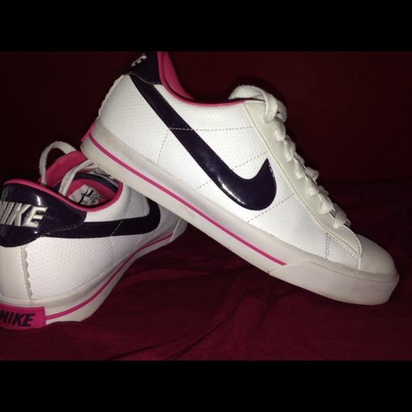 Nike tennis shoes