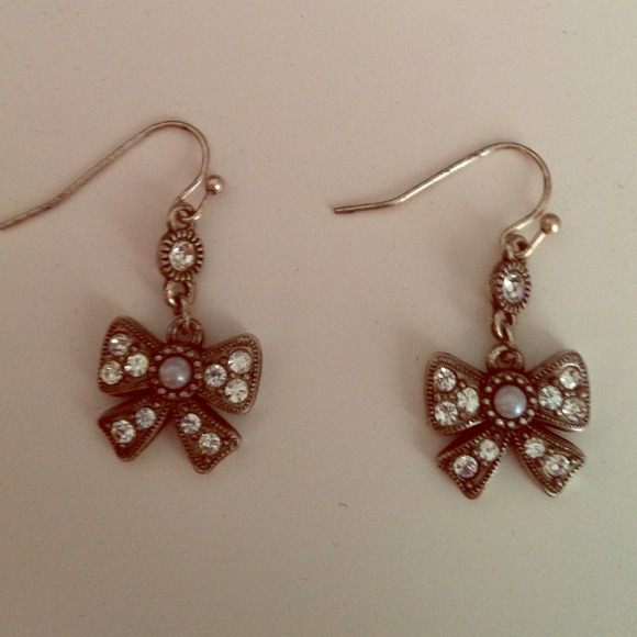 silver bow earrings
