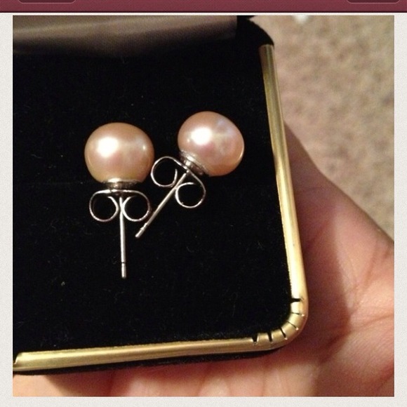 Fresh water pearl earrings