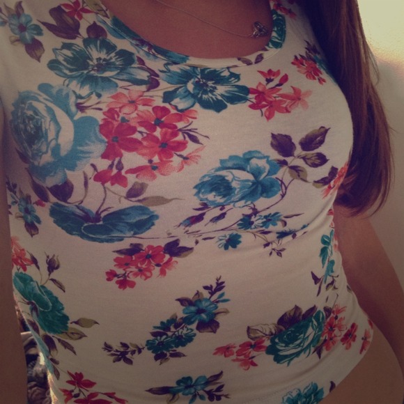 Cute flower print crop top