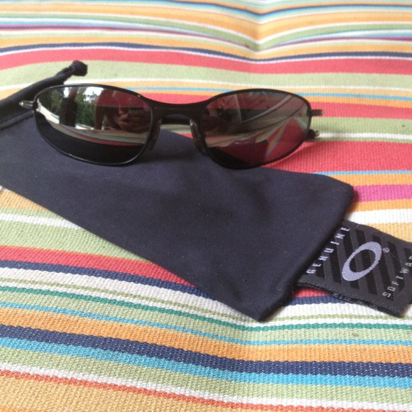 Oakley Accessories - Oakleys sunglasses