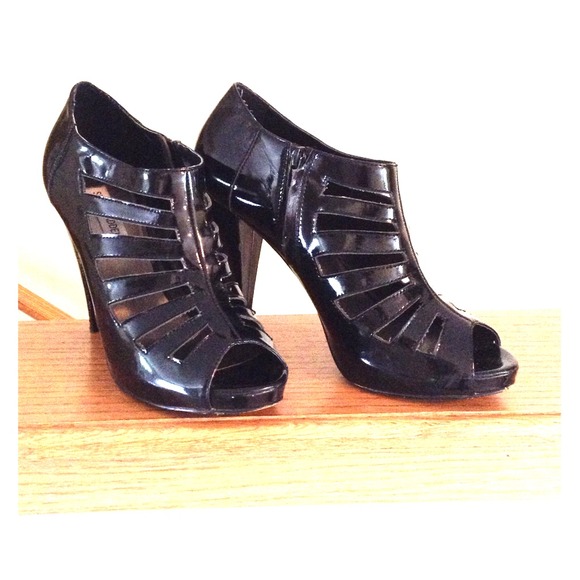 🔴Reduced!✂Black Steve Madden heels💕💄💋☺
