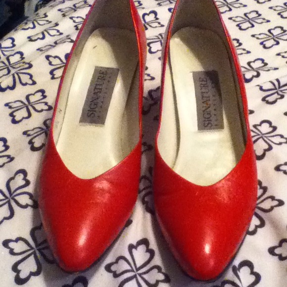 🚫SOLD🚫Classy Red Pumps - Picture 2 of 4