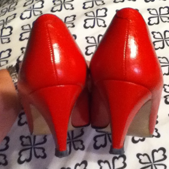 🚫SOLD🚫Classy Red Pumps - Picture 3 of 4