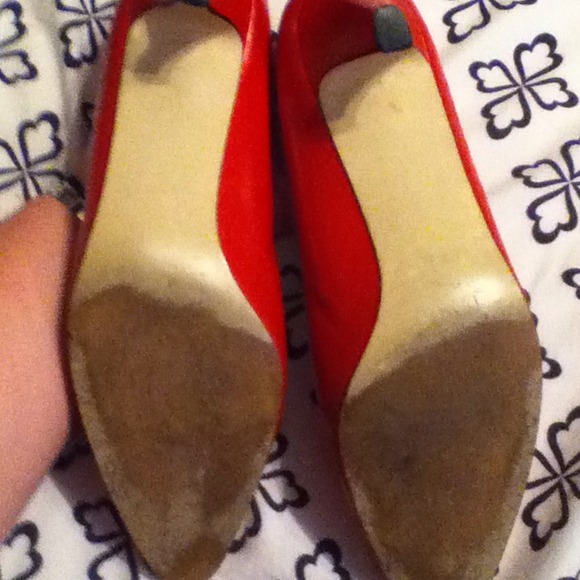 🚫SOLD🚫Classy Red Pumps - Picture 4 of 4
