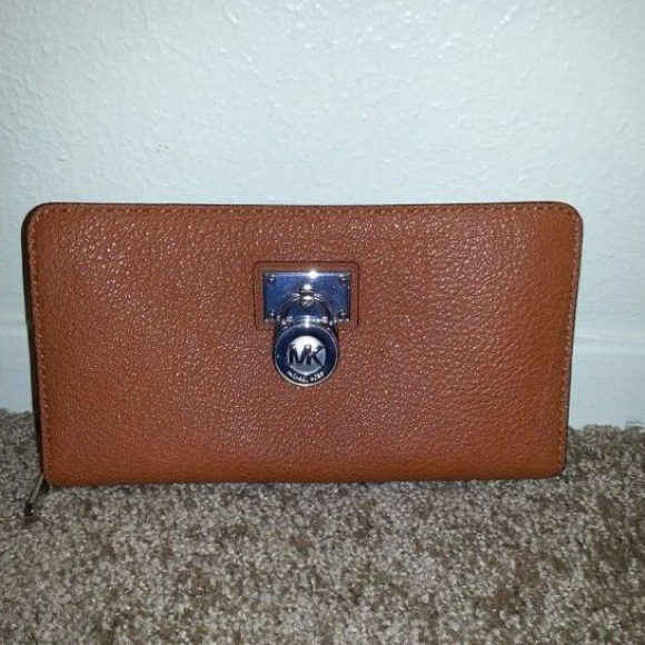 Michael Kors Clutches & Wallets - Michael Kors Wallet Leather Hamilton Zip around
