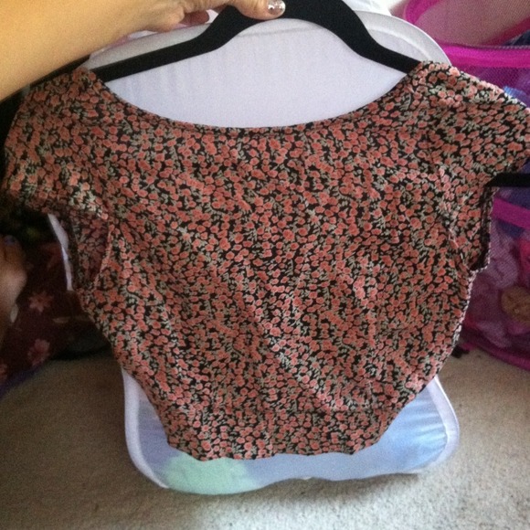 brandy melville cropped tee