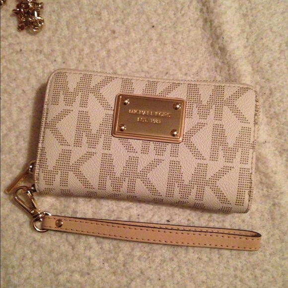 👆Sold👆wristlet  Michael kors authentic