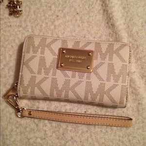 👆Sold👆wristlet Michael kors authentic