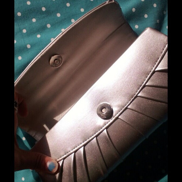 Hard Silver Clutch