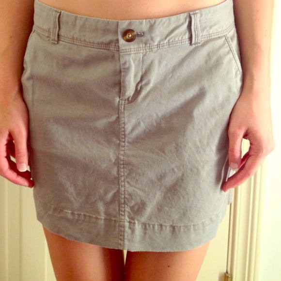 Gray mini skirt.