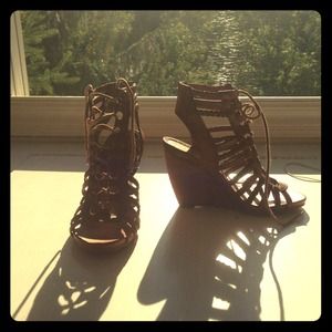 Bakers gladiators with heel - new - size 7