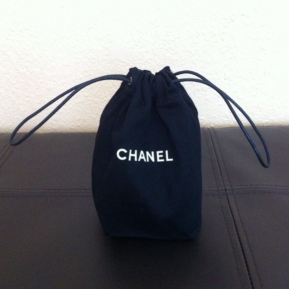 New 100% authentic CHANEL dust/pouch bag