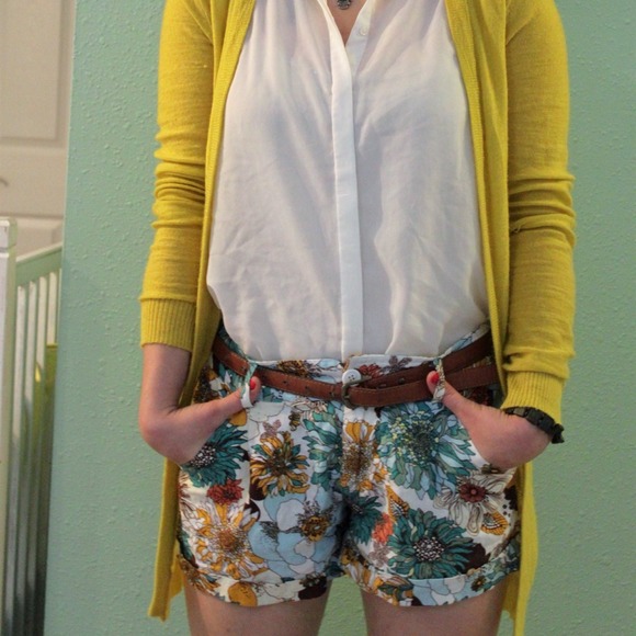 HOST PICK Bold Floral Print Shorts - Picture 2 of 4