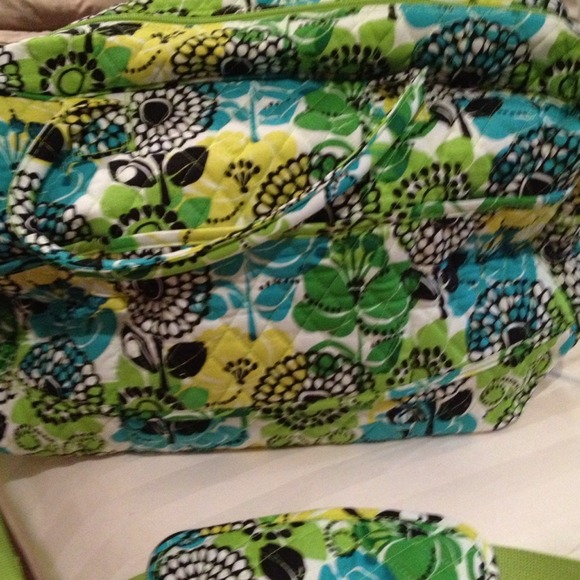 Vera Bradley duffle NWOT