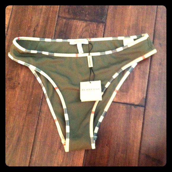 ⛔⛔SOLD⛔⛔Authentic Burberry swim M