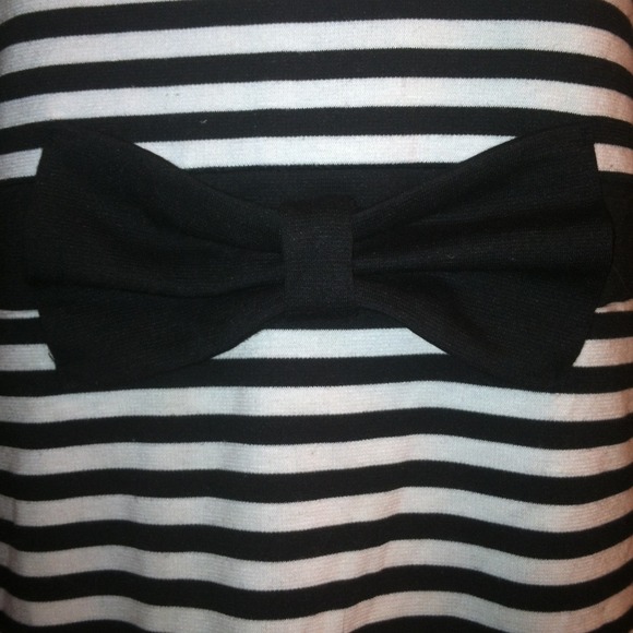 🎈Sold in a bundleBlack & white striped mini dress - Picture 2 of 4