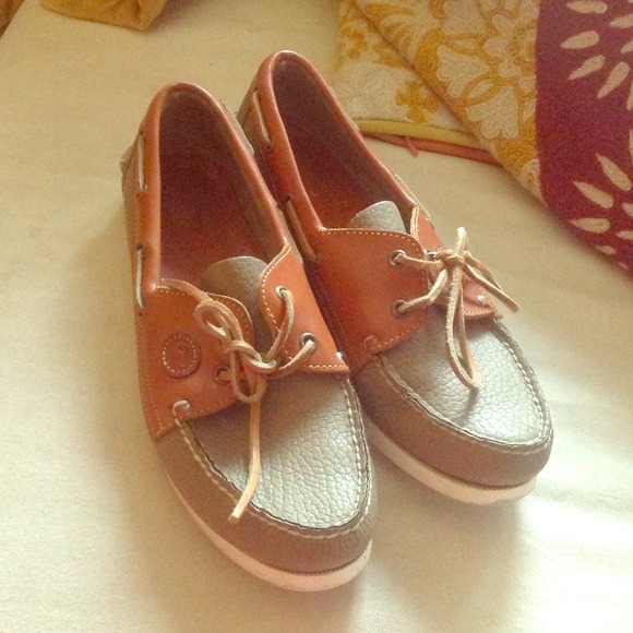 Dooney& Bourke boat shoes