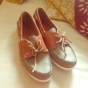 Dooney& Bourke boat shoes