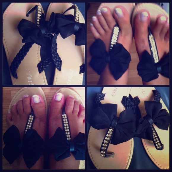 🎀🎀adorable black sandals🎀🎀