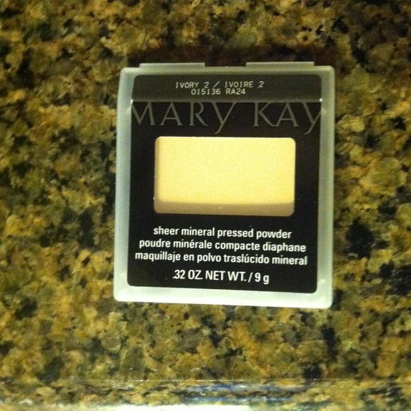 SOLD! Mary Kay Powder in Ivory 2