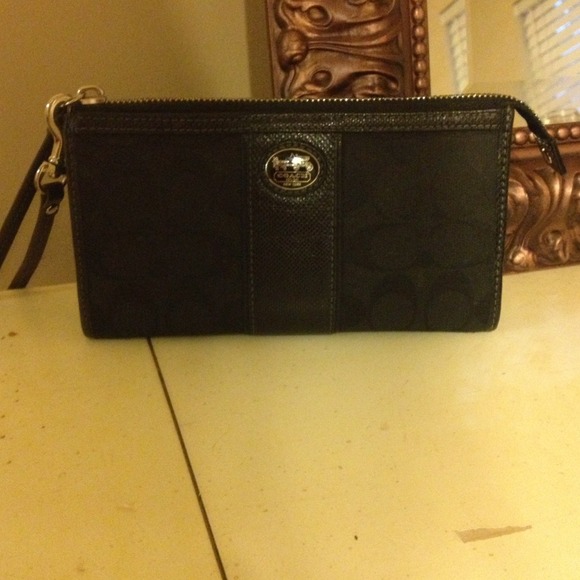 SOLD!!!! Coach wristlet
