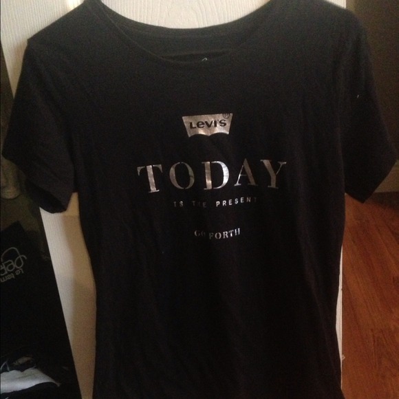 Levi's black and silver logo t-shirt