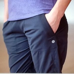 Lululemon studio crop!