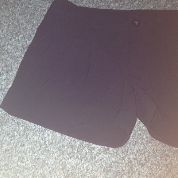 Bundled BOGO Black Curffed shorts from Nordstrom - Picture 2 of 2