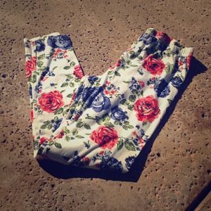 💕SOLD💕Floral Leggings