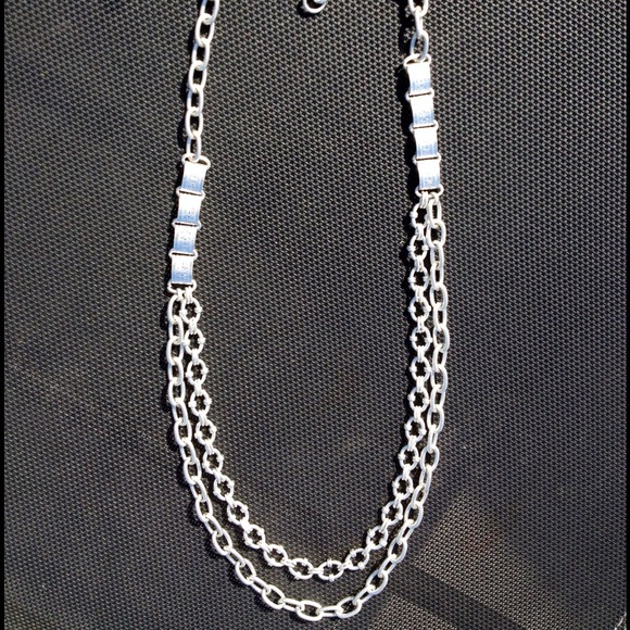 Jessica Simpson chain necklace