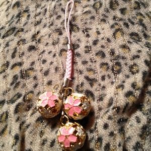 Cute accessorie for your cellphone, keychain etc!