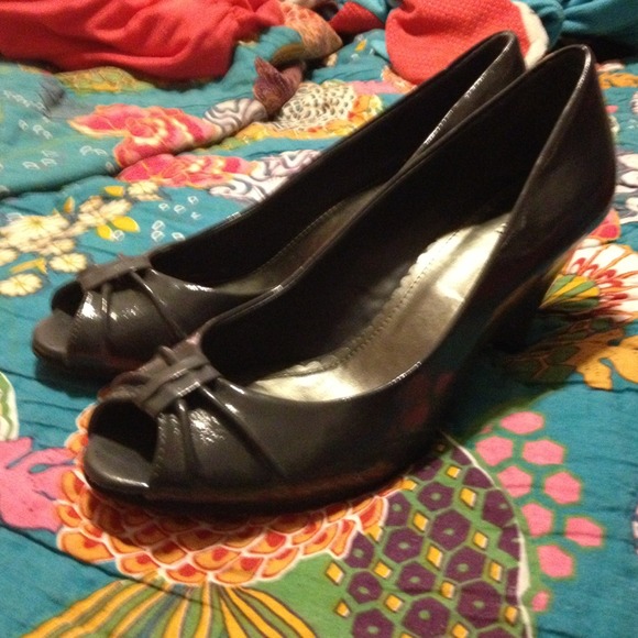Gray low heeled shoes - Picture 1 of 3