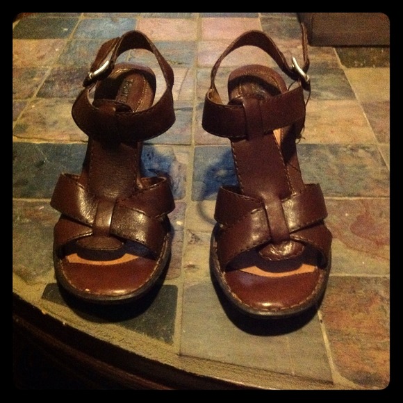 Born heeled sandals!!!