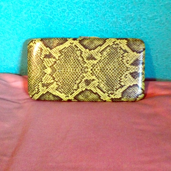 Yellow snake pattern wallet