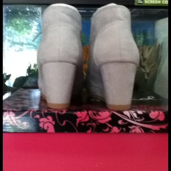 ✨Detail Lace up Ankle Bootie Wedge✨ - Picture 3 of 4