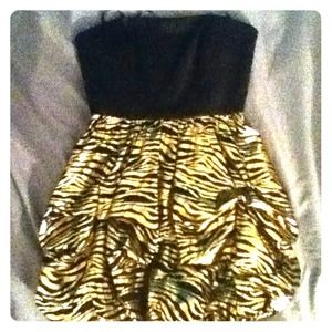 A strapless golden zebra print dress😍