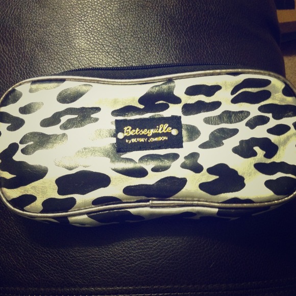 Betsey Johnson cosmetic bag/pouch