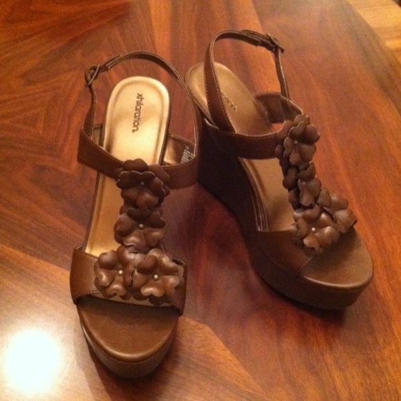 Platform Sandals - Picture 2 of 4